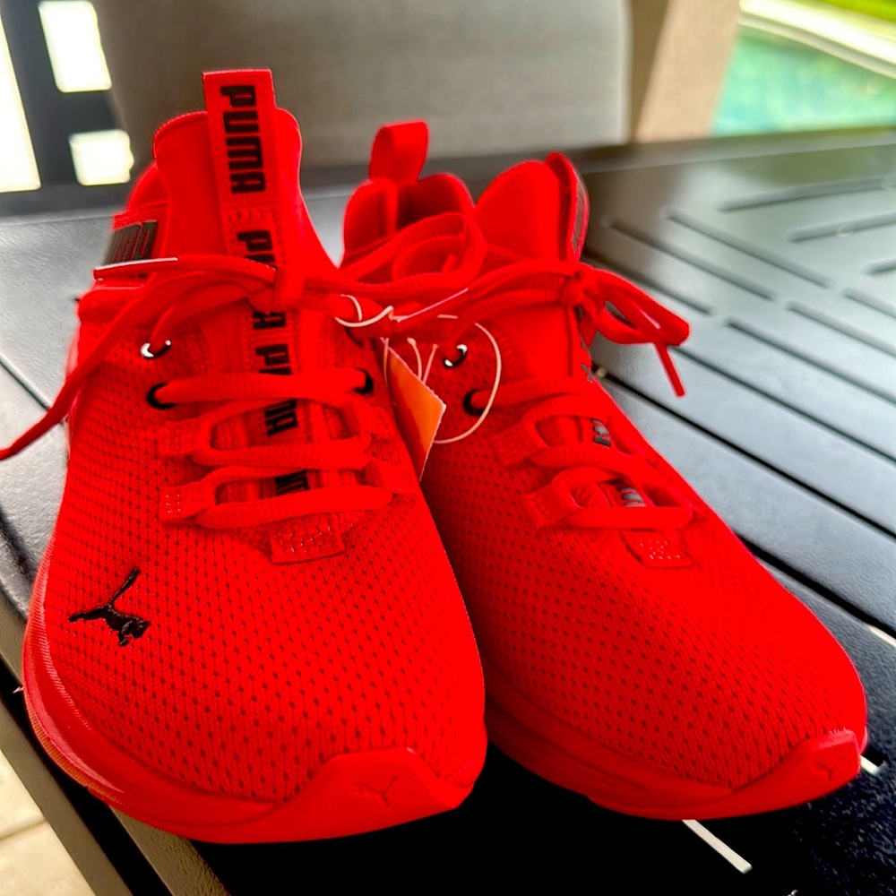 🔥🔥🔥🔥Brand new red pumas